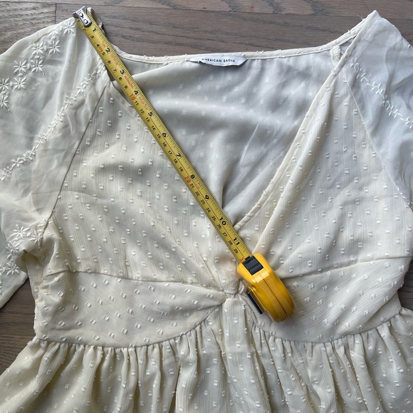 American Eagle Cream Peplum Blouse Size Medium - Picture 9 of 9